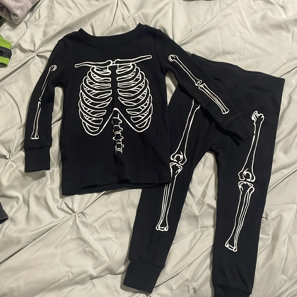 Halloween pajamas size 2T